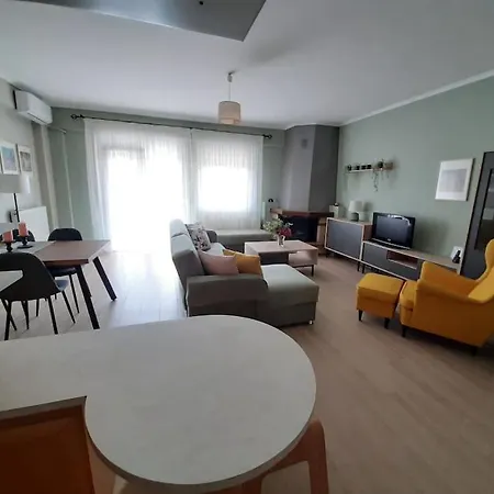 Spacious And Comfy By Golden Host Apartment Nea Moudania