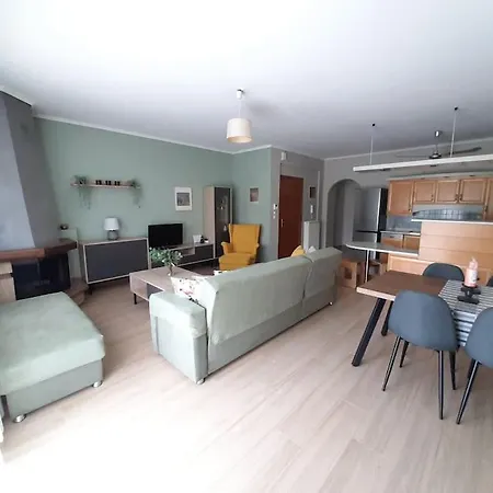 Spacious And Comfy By Golden Host Apartment Nea Moudania