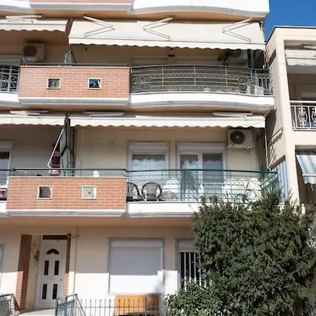 Daire Spacious And Comfy Nea Moudania