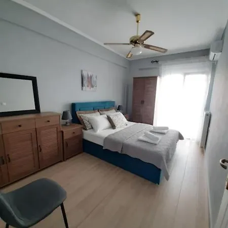 Spacious And Comfy By Golden Host Apartment