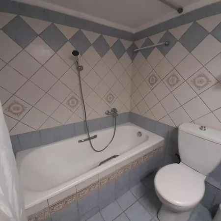 Spacious And Comfy By Golden Host Apartment Nea Moudania