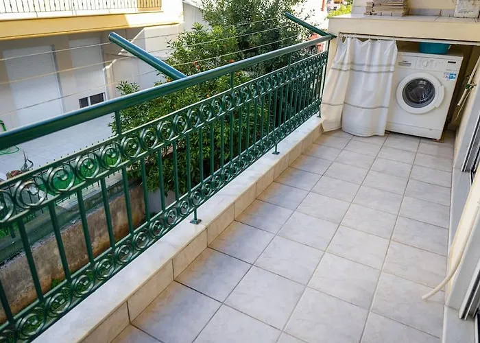 Daire Spacious And Comfy Nea Moudania